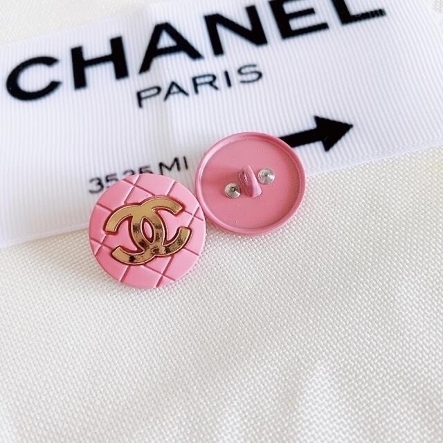 CHANEL(シャネル)のシャネル　ヴィンテージボタン③ ハンドメイドの素材/材料(各種パーツ)の商品写真