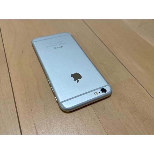 iPhone(アイフォーン)の【美品】iPhone6 シルバー 64GB  ガラス保護フィルム貼付済 スマホ/家電/カメラのスマートフォン/携帯電話(スマートフォン本体)の商品写真