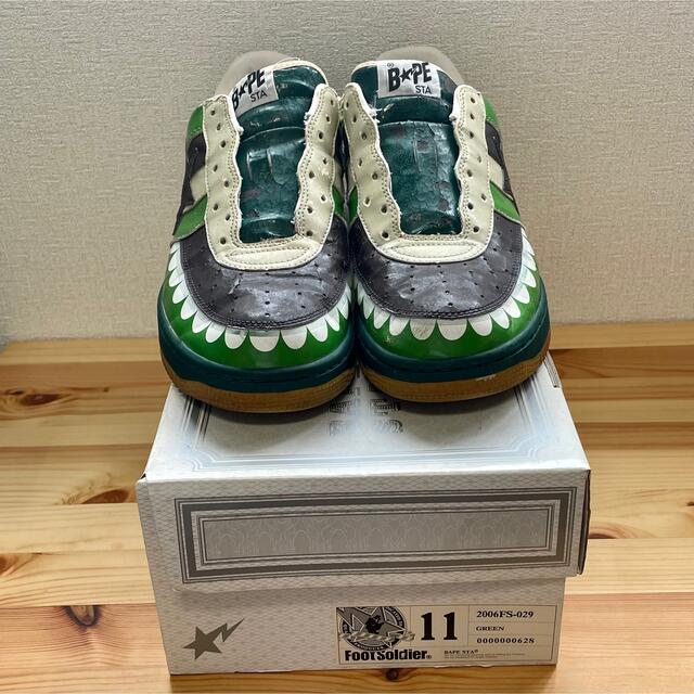 A BATHING APE(アベイシングエイプ)のA BATHING APE × KAWS BAPE STA 29cm GREEN メンズの靴/シューズ(スニーカー)の商品写真