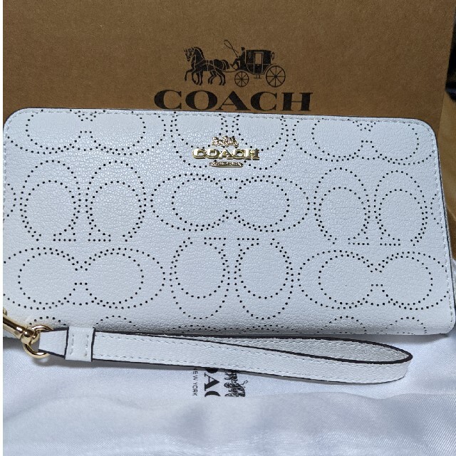 COACH  最新作長財布　シグネチャー　白