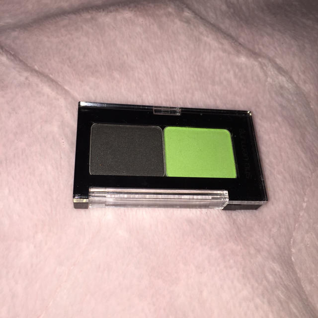 shu uemura(シュウウエムラ)のシュウウエムラ 2色セット コスメ/美容のベースメイク/化粧品(アイシャドウ)の商品写真