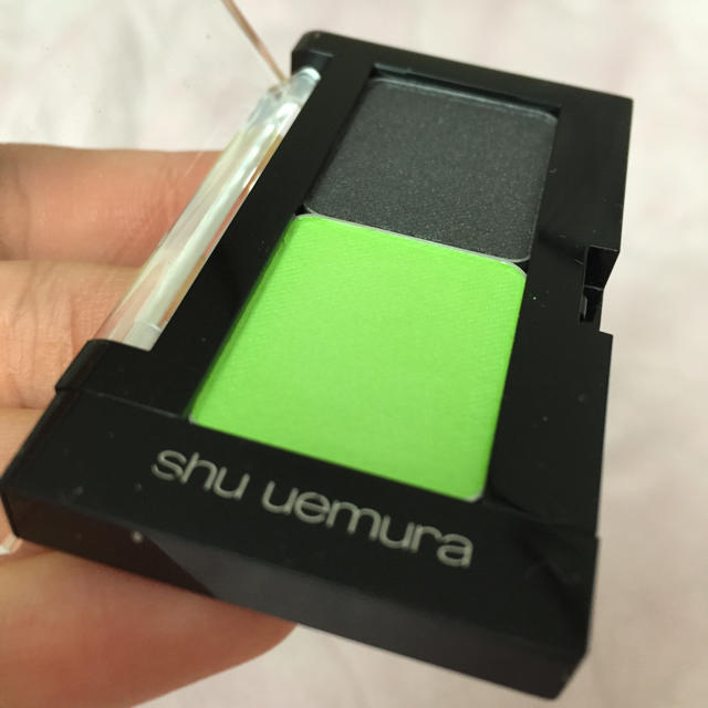 shu uemura(シュウウエムラ)のシュウウエムラ 2色セット コスメ/美容のベースメイク/化粧品(アイシャドウ)の商品写真