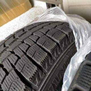 ダンロップ(DUNLOP)のダンロップ スタッドレスタイヤ 195/65R15 ほぼ新品  4本セット(タイヤ・ホイールセット)