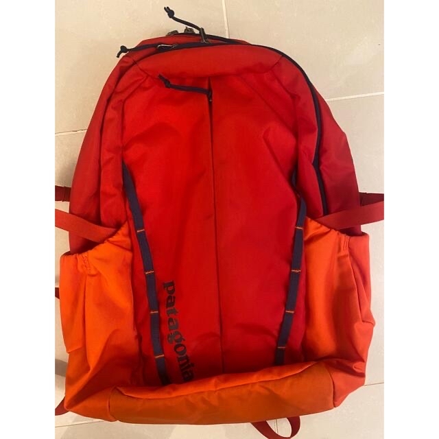 patagonia(パタゴニア)のPatagonia 赤色リュック メンズのバッグ(バッグパック/リュック)の商品写真