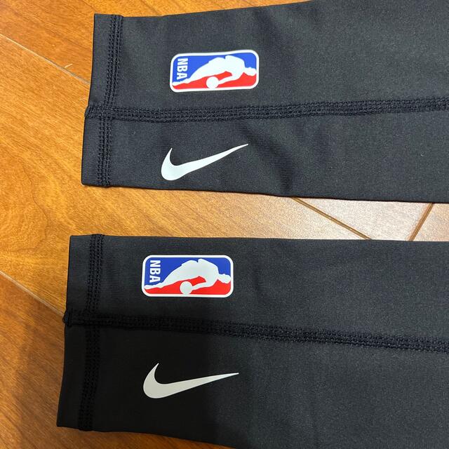 Supreme(シュプリーム)の【希少‼️新品未使用品】supreme nike shooter sleeves メンズのメンズ その他(その他)の商品写真