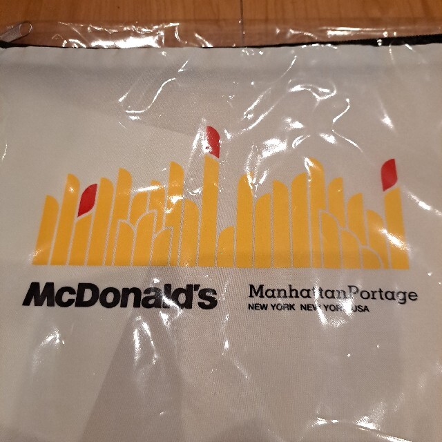 Manhattan Portage(マンハッタンポーテージ)の2021マクドナルド×マンハッタンポーテージファスナーポーチ エンタメ/ホビーのコレクション(ノベルティグッズ)の商品写真