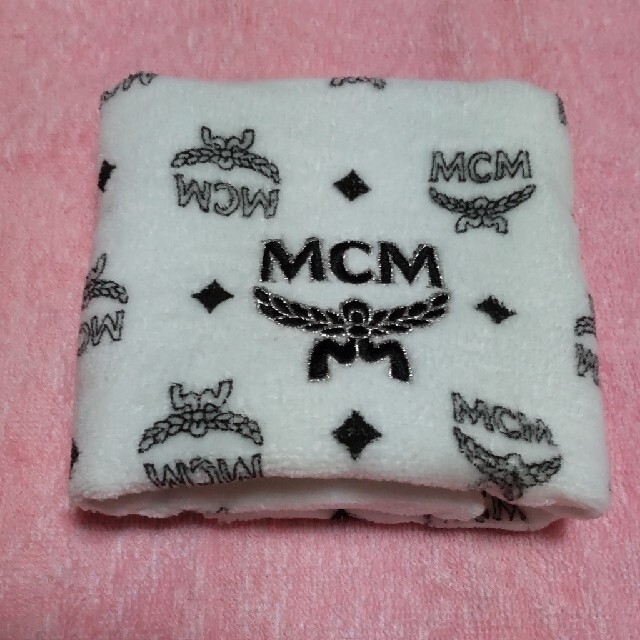 MCM(エムシーエム)の人気MCMのタオルハンカチ レディースのファッション小物(ハンカチ)の商品写真