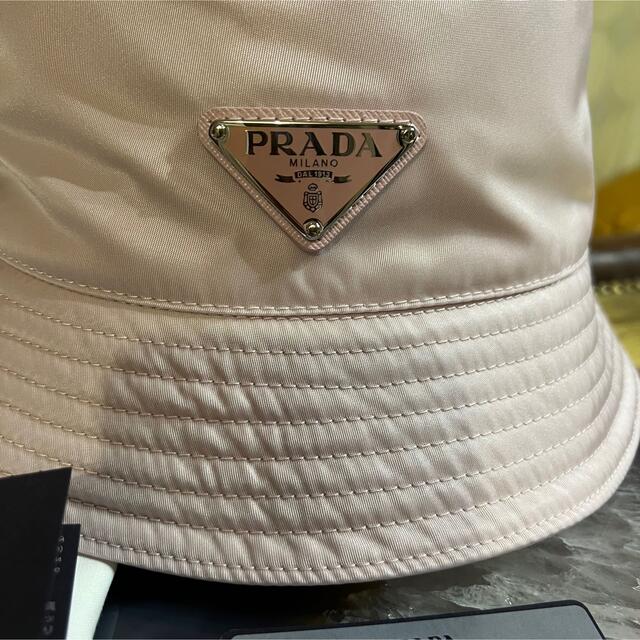 PRADA - 【新品完売カラー】L PRADA Re-Nylonバケットハット ピンクの