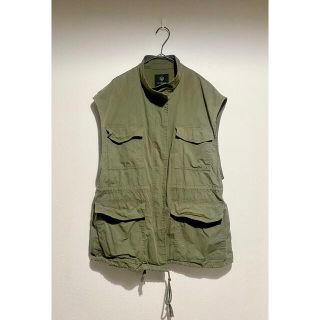 ダブルクローゼット(w closet)のwcloset ミリタリーワーク風ベスト　スタンドカラー　カーキ(ベスト/ジレ)