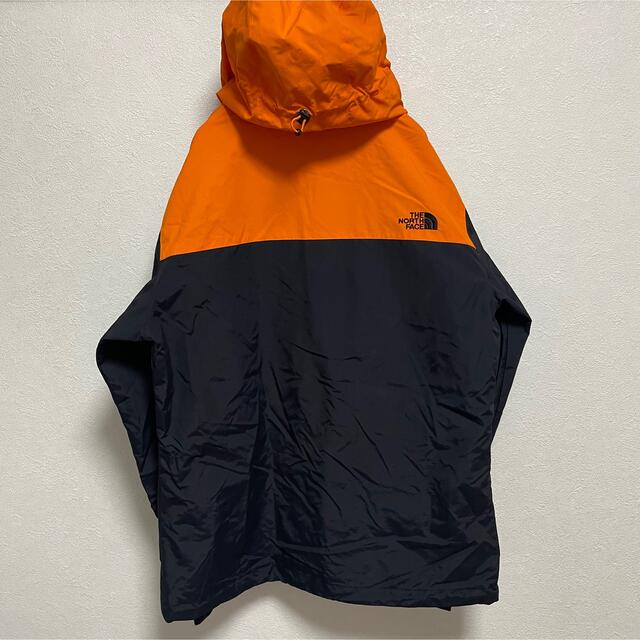 THE NORTH FACE(ザノースフェイス)の海外限定版 ノースフェイス マウンテンパーカー オレンジ メンズ M 機能性抜群 メンズのジャケット/アウター(マウンテンパーカー)の商品写真