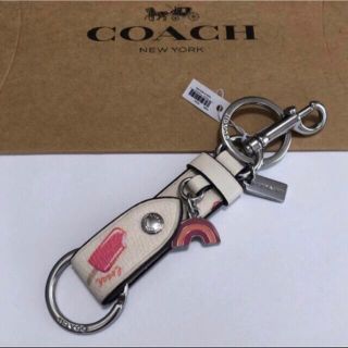 コーチ(COACH)の再入荷　ラスト1 コーチ　新品　キーホルダー　アイス柄　ホワイト　かわいい(キーホルダー)