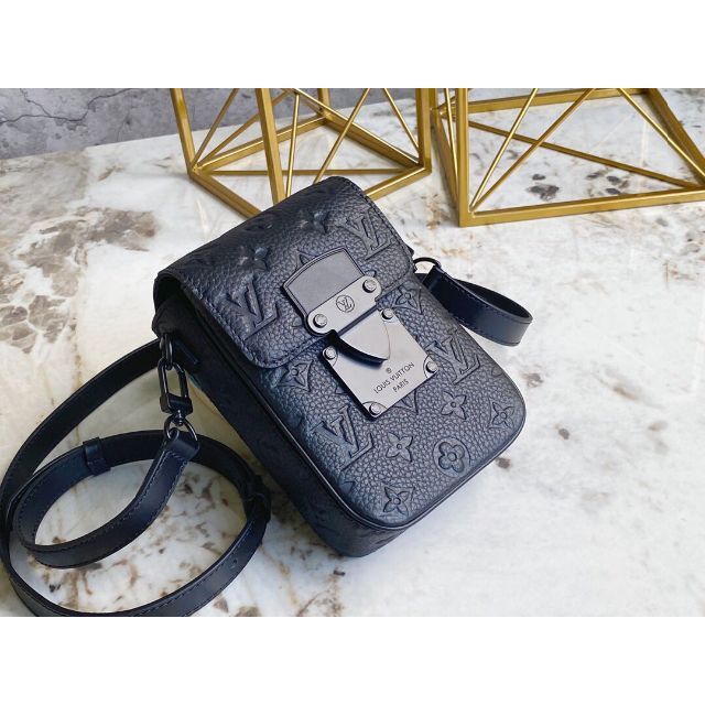 LOUIS VUITTON Sロック ヴェルティカル ウエアラブル ウォレット