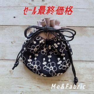 【ｾｰﾙ】小さなしずく巾着　花柄刺繍　S(ポーチ)