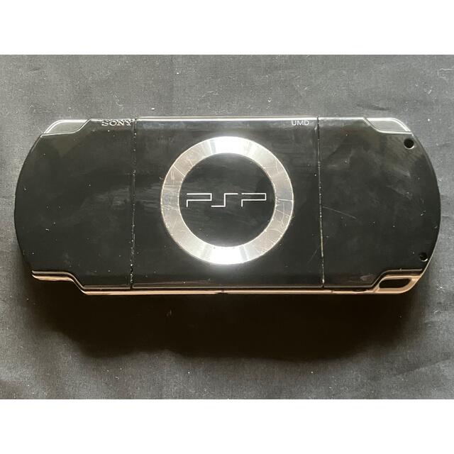 PlayStation Portable(プレイステーションポータブル)の【ジャンク】SONY PSP 2000 ブラック+ポーチ エンタメ/ホビーのゲームソフト/ゲーム機本体(携帯用ゲーム機本体)の商品写真