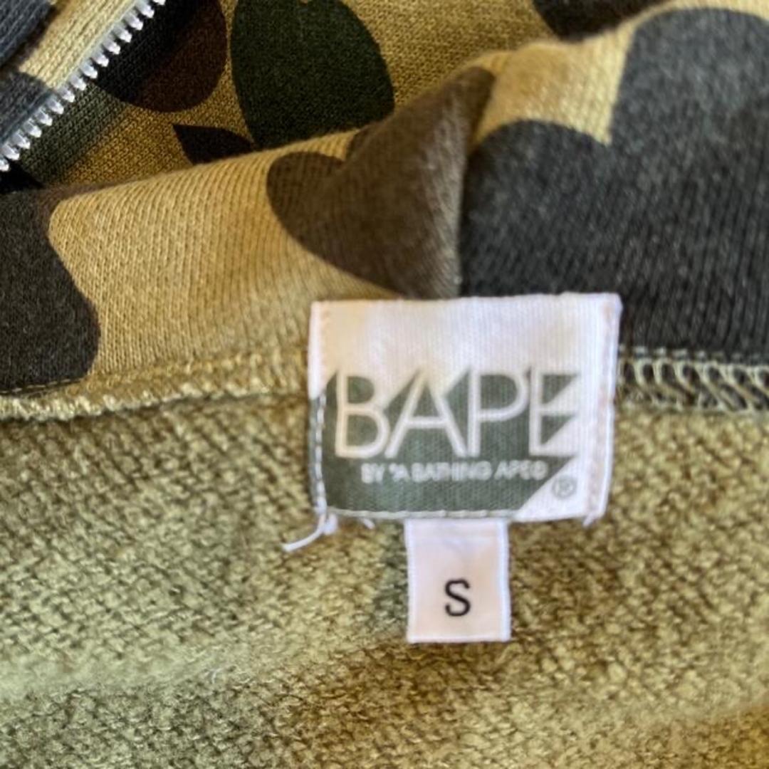 A BATHING APE(アベイシングエイプ)の【初期】A BATHING APE®シャークパーカー　カモ　フランケンタグ メンズのトップス(パーカー)の商品写真