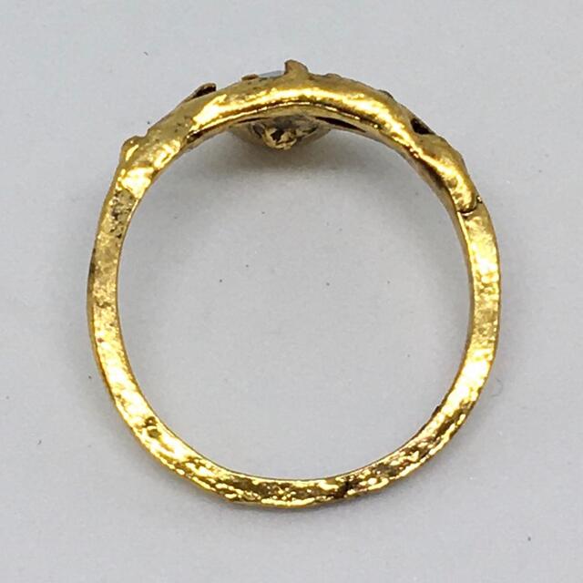 (57)ホワイトトップのリング　ゴールド  ヴィンテージ  レディースのアクセサリー(リング(指輪))の商品写真