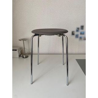 アルネヤコブセン(Arne Jacobsen)のドットスツール グレー Fritz Hansen(スツール)