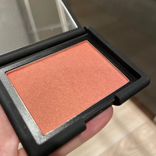 NARS(ナーズ)の美品narsブラッシュ4022 コスメ/美容のベースメイク/化粧品(チーク)の商品写真