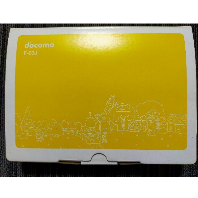 NTTdocomo(エヌティティドコモ)のキッズケータイ docomo FUJITSU F-03J イエロー スマホ/家電/カメラのスマートフォン/携帯電話(携帯電話本体)の商品写真