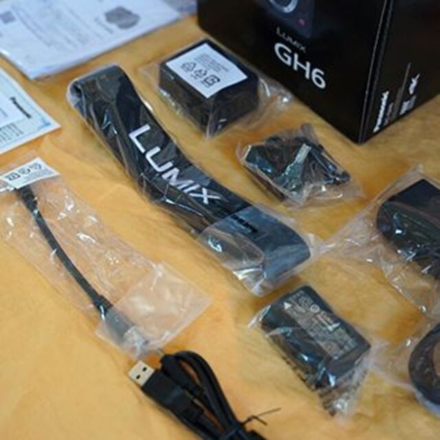 ほぼ新品 LUMIX DC-GH6 ボディ