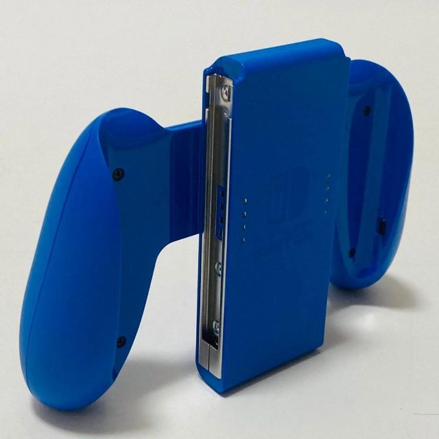 Nintendo Switch(ニンテンドースイッチ)のニンテンドースイッチ マリオレッド ジョイコンセット  ストラップ グリップ エンタメ/ホビーのゲームソフト/ゲーム機本体(携帯用ゲーム機本体)の商品写真