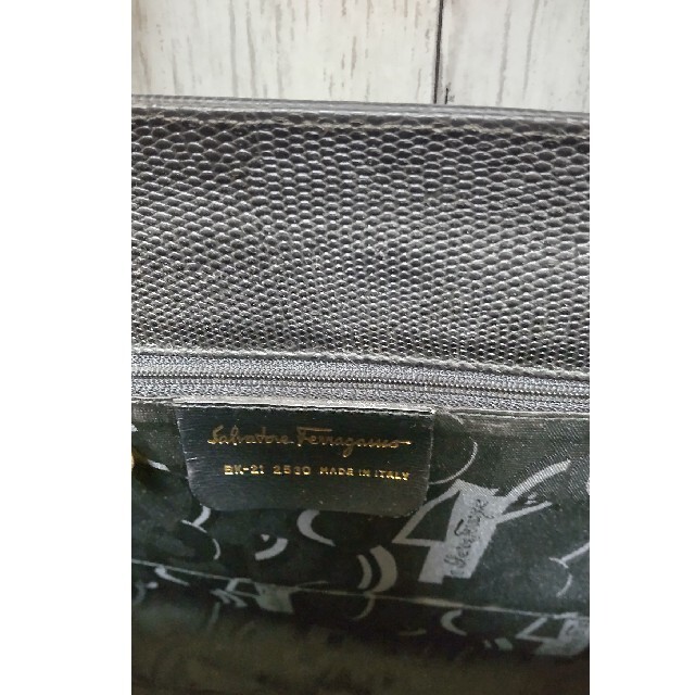 Salvatore Ferragamo(サルヴァトーレフェラガモ)のcoco様専用　フェラガモ　ヴァラリボン　トートバッグ　リザード型押し　ブラック レディースのバッグ(トートバッグ)の商品写真