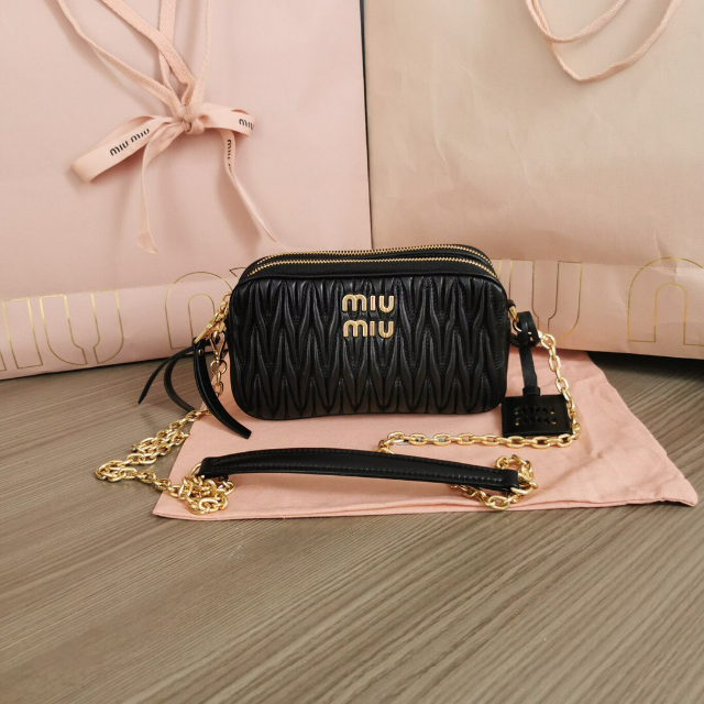 (新品未使用)miumiu ハンドバッグ