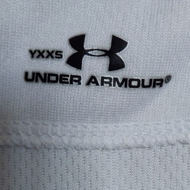 UNDER ARMOUR(アンダーアーマー)の子供サイズ　ジャイアンツユニフォーム　巨人 スポーツ/アウトドアの野球(応援グッズ)の商品写真