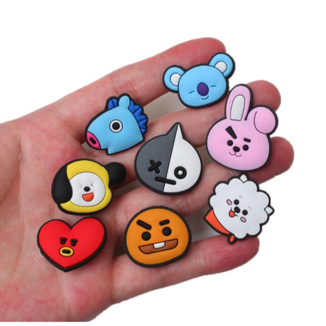 ★BT21★再入荷♡クロックス サンダル ジビッツ シューズアクセサリー レディースのアクセサリー(その他)の商品写真