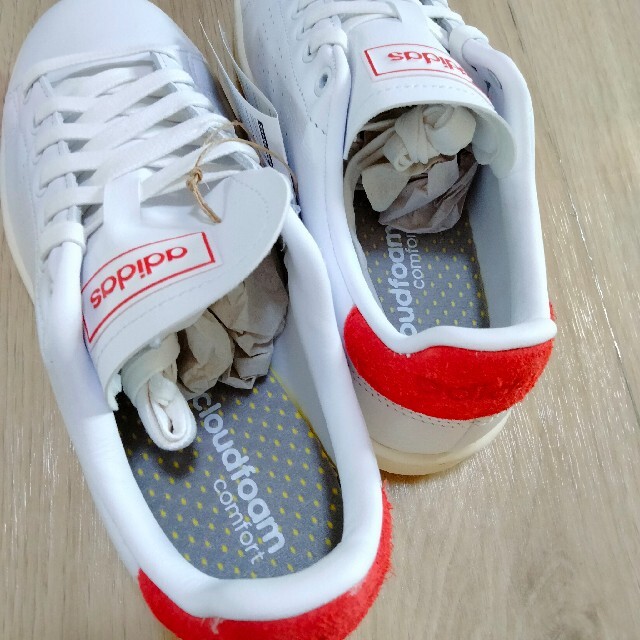 adidas(アディダス)の新品☆ 26㎝ 白×赤アディダス ADVANCOURT LEA U アドバンコー メンズの靴/シューズ(スニーカー)の商品写真