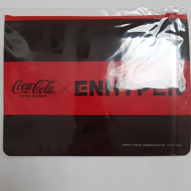 コカ・コーラ(コカコーラ)のコカ・コーラ　ENHYPEN ポーチ👝 エンタメ/ホビーのコレクション(ノベルティグッズ)の商品写真
