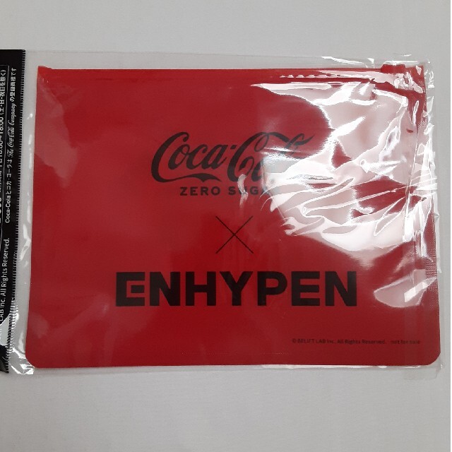 コカ・コーラ(コカコーラ)のコカ・コーラ　ENHYPEN ポーチ👝その② エンタメ/ホビーのコレクション(ノベルティグッズ)の商品写真
