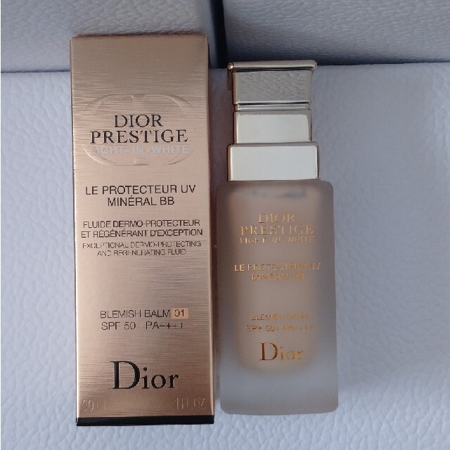 Dior(ディオール)のディオール⭐プレステージホワイトルプロテクターUVミネラルBB・01&おまけ付き コスメ/美容のベースメイク/化粧品(BBクリーム)の商品写真