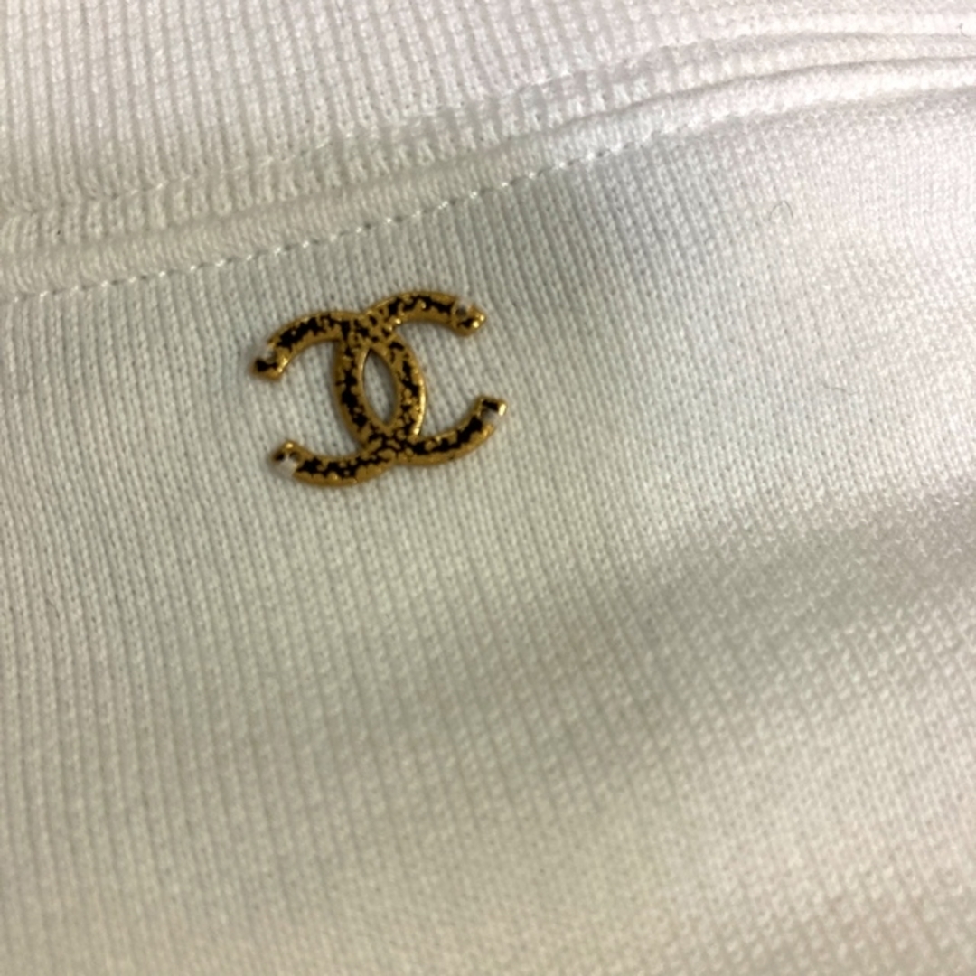 CHANEL(シャネル)の即完売2018 美品　CHANELシャネル カットソー☆ホワイトカラー☆ レディースのトップス(カットソー(半袖/袖なし))の商品写真