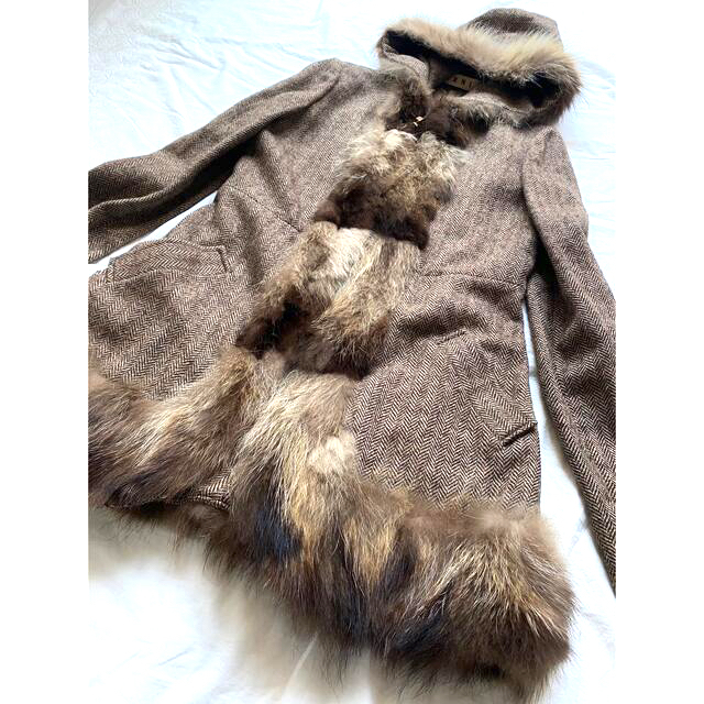 Marni(マルニ)のMARNI マルニ TANUKY リアルファー ツイード フード コート レディースのジャケット/アウター(毛皮/ファーコート)の商品写真
