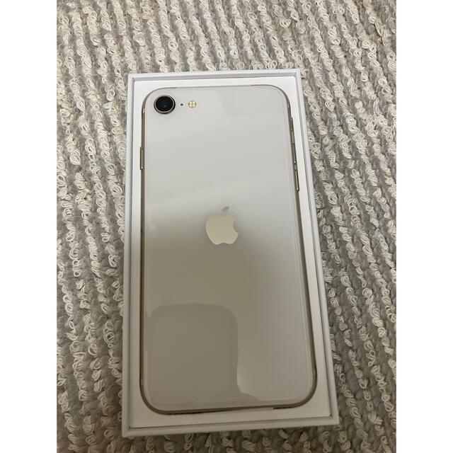 iPhone se3 128 開封済み未使用　白　ホワイト【激安】 スマホ/家電/カメラのスマートフォン/携帯電話(スマートフォン本体)の商品写真