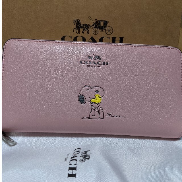 COACH  長財布　ラウンドファスナー　スヌーピーコラボピンク