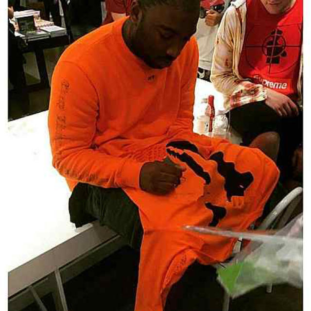 Off-White - 貴重コラボ Vlone×off white トレーナー スウェット Off-White - 貴重コラボ Vlone×off white トレーナー スウェット