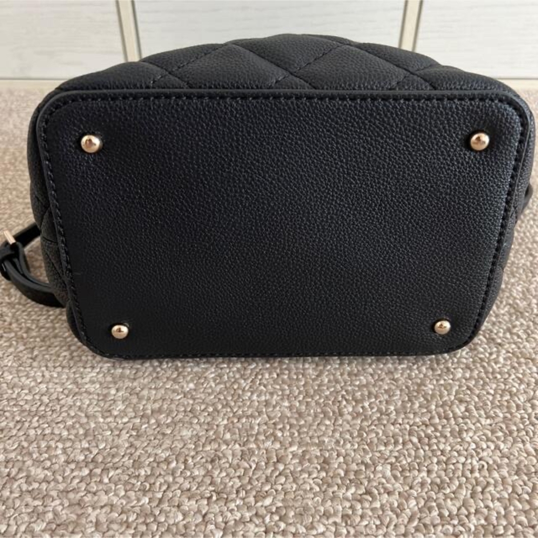 GUESS(ゲス)のGUESS GILLIAN Backpack レディースのバッグ(リュック/バックパック)の商品写真