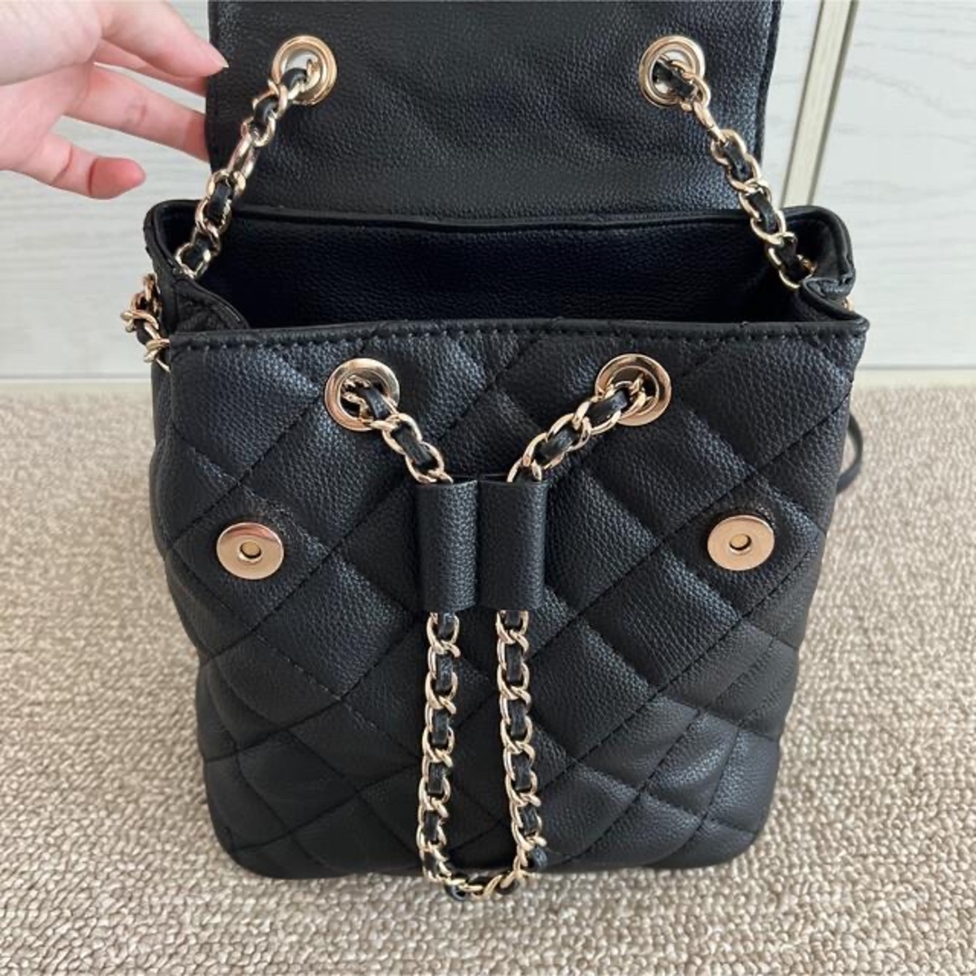 GUESS(ゲス)のGUESS GILLIAN Backpack レディースのバッグ(リュック/バックパック)の商品写真