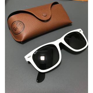 レイバン(Ray-Ban)のRay Ban Wayfarer  ウェイファーラー　ホワイト　ケース付き(サングラス/メガネ)