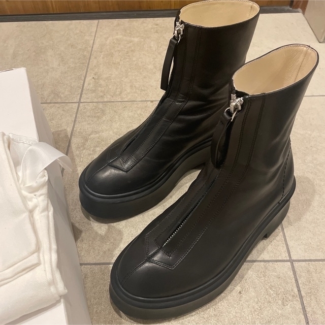 noel様専用＊レザー Zipped Boot 1 ジップ　ブーツ レディースの靴/シューズ(ブーツ)の商品写真