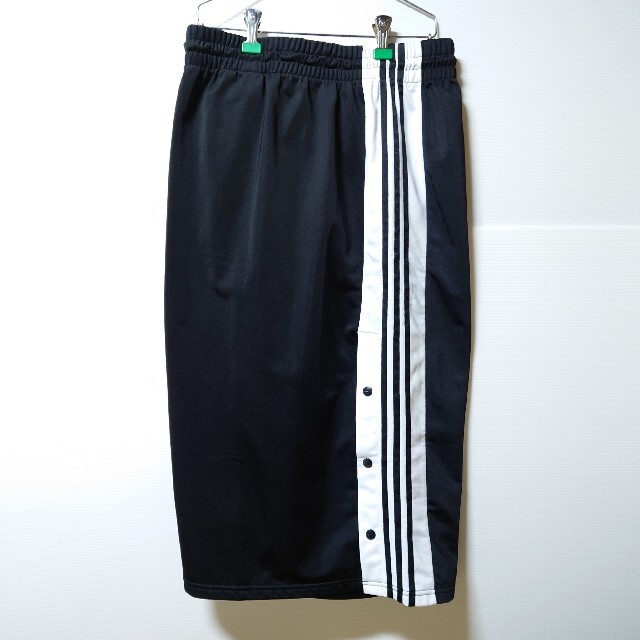 adidas(アディダス)の【スリーストライプスコレクション】adidas★ロングスカート★台形★黒★3XL レディースのスカート(ロングスカート)の商品写真