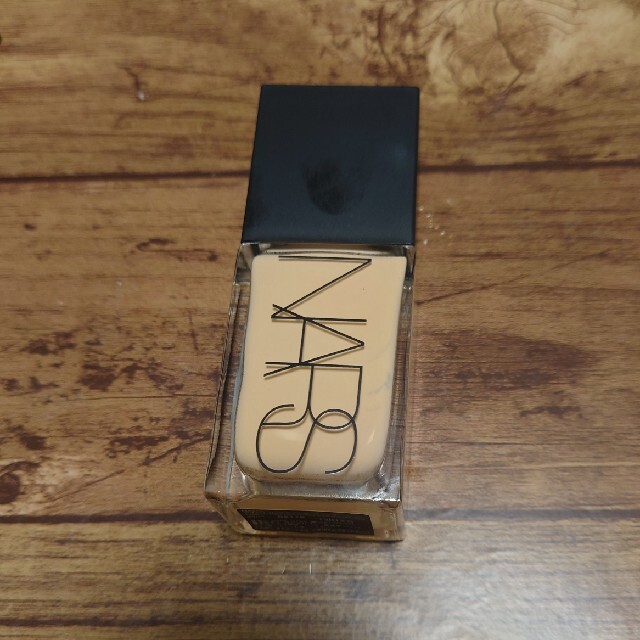 NARS　ライトリフレクティングファンデーション