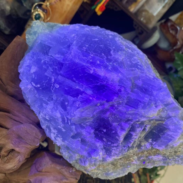 巨大‼️高波動 蛍光 ブルーアカルサイトBlue calcite 共生ペリドット