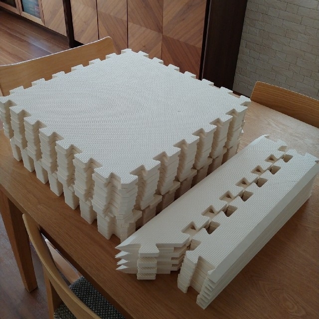 ジョイントマット　ホワイト　45×45cm16枚組 キッズ/ベビー/マタニティの寝具/家具(フロアマット)の商品写真