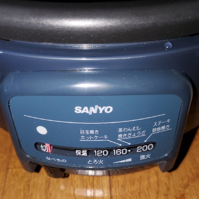 SANYO(サンヨー)の電気クックプレート　SANYO　紺 スマホ/家電/カメラの調理家電(ホットプレート)の商品写真