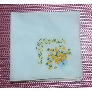 ☆刺繍ハンカチ・４☆繊細で美しい花柄☆未使用新品☆昭和レトロ☆(ハンカチ)