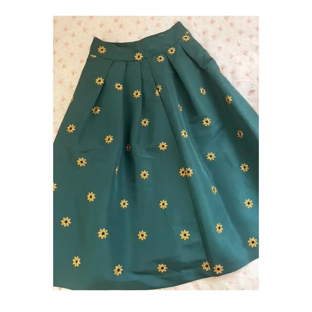 REDYAZEL(レディアゼル)のREDYAZEL 花柄 刺繍 スカート グリーン レディースのスカート(ひざ丈スカート)の商品写真