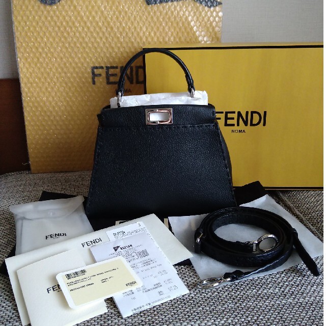 FENDI(フェンディ)の今年5月購入　伊勢丹購入　フェンディ　ピーカブーミニ　セレリア レディースのバッグ(ハンドバッグ)の商品写真